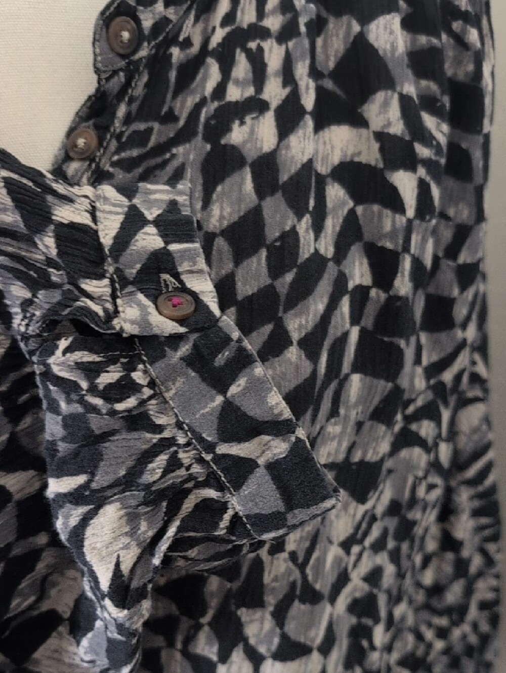 PILCRO Sidney Batwing Sleeve Abstract Print Blouse Black White and Grey Size XL - Picture 7 of 11